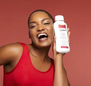 Makari_LT_05272218173-Square-MD_64e1fa0e-b7cf-47e4-a36b-2f2f81c6ffd6